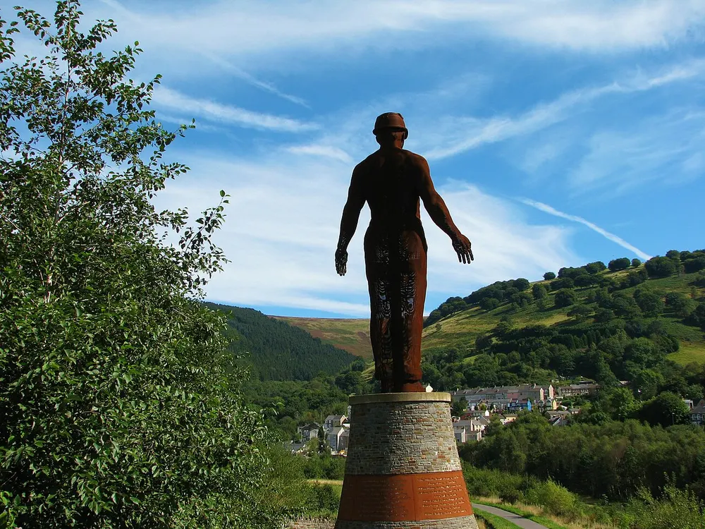 Guardian (sculpture), the local landmark of NP13