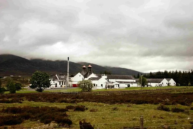 Dalwhinnie distillery, the local landmark of PH19