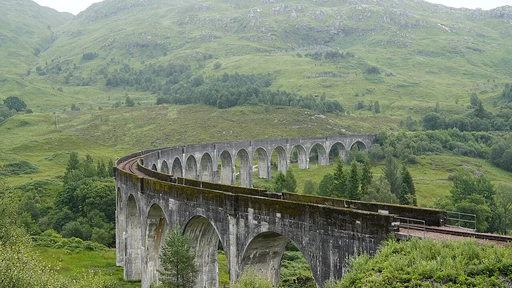 Glenfinnan Viaduct, the local landmark of PH37